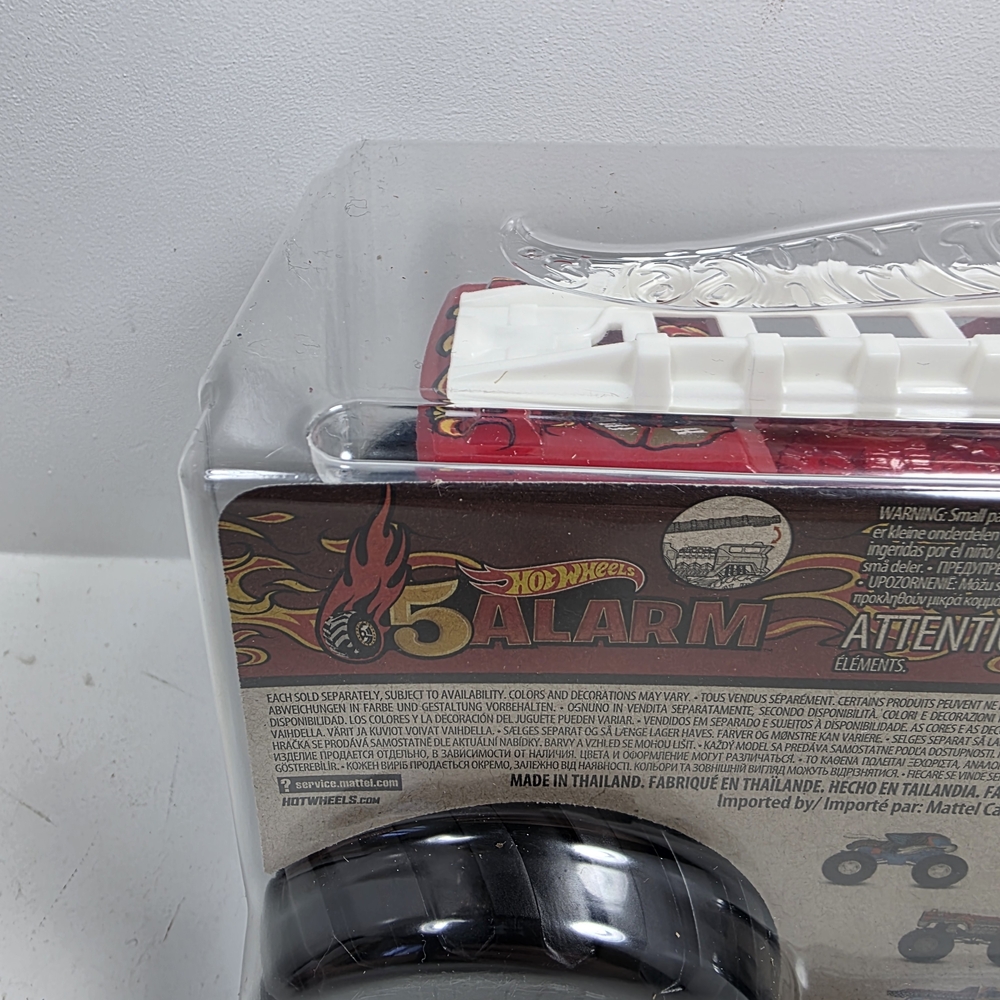 Hot Wheels Oversized Monster Truck 5 Alarm - Red and Black - Picture 6 of 10